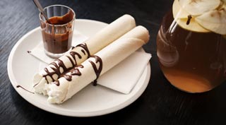 'Horice' rolls with fresh whipped cream